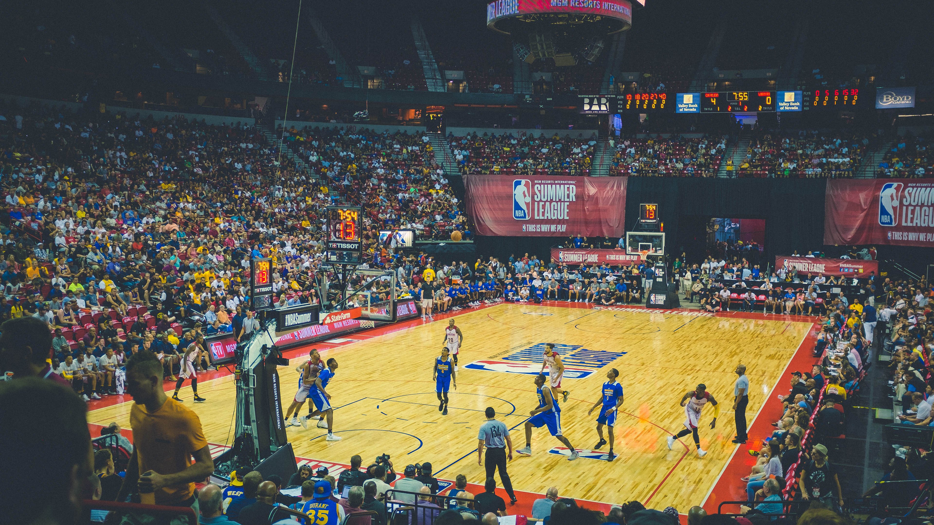 新疆队粉碎开拓者，欧文成为关键先生，当东方铁壁遇上西方利刃