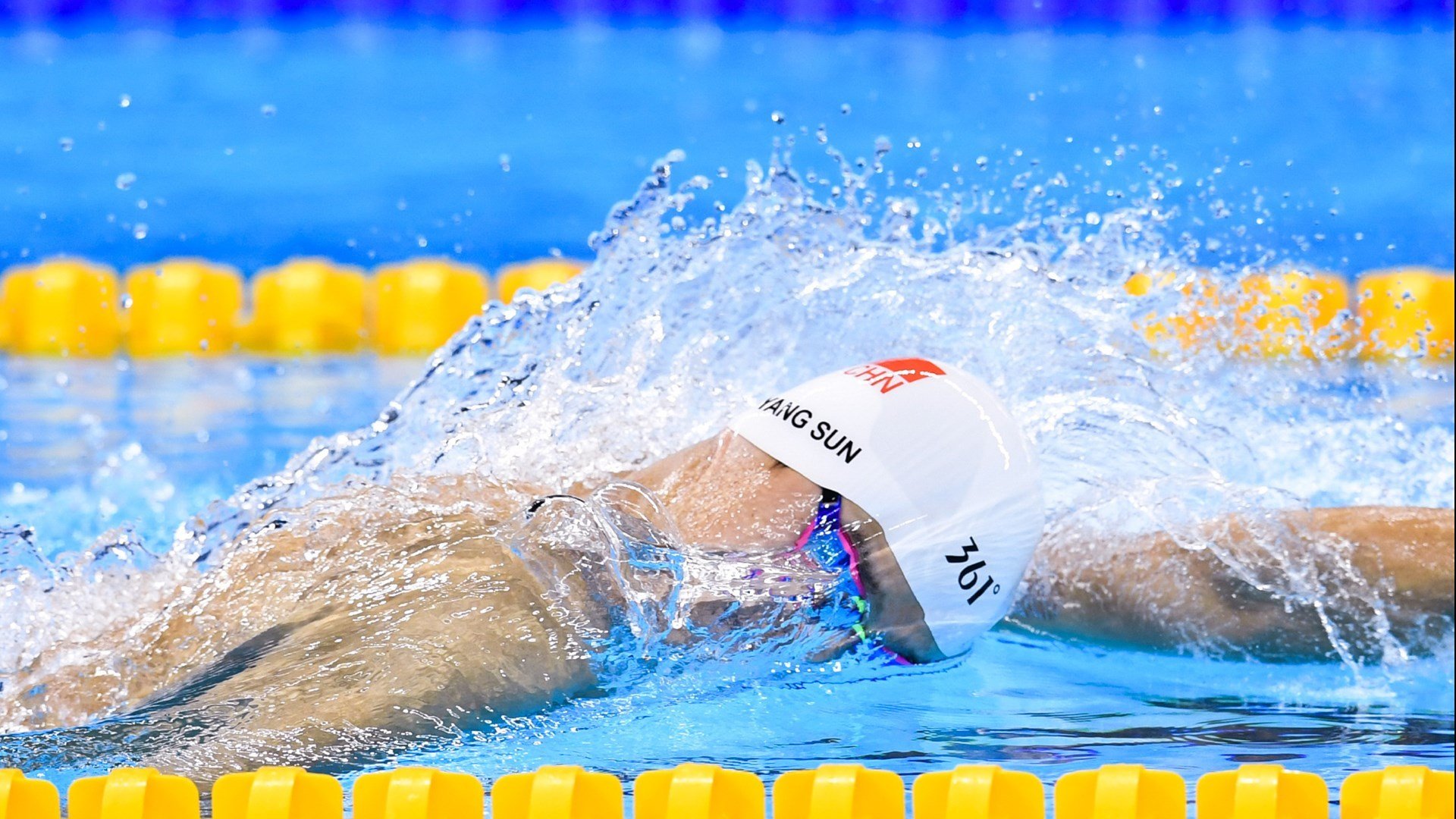 当浓眉在英超接管比赛，广厦的胜利映照体育的永恒隐喻